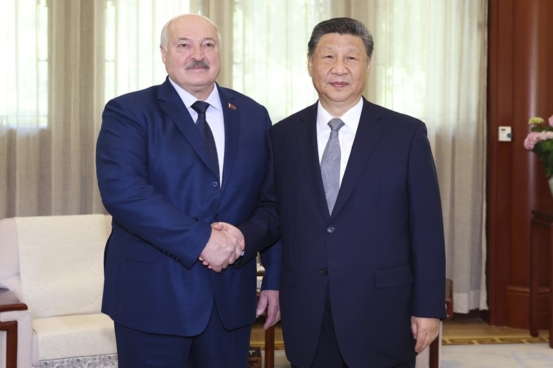 习近平会见白俄罗斯总统卢卡申科