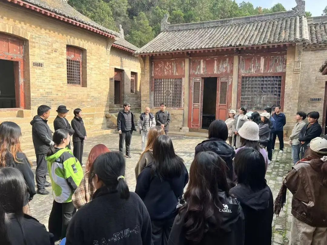 中国美术学院师生写生作品展在开化寺举办