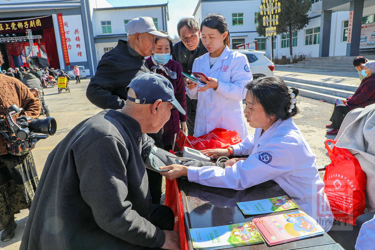  建宁乡：开展文明集市活动 让群众在家门口享暖心服务