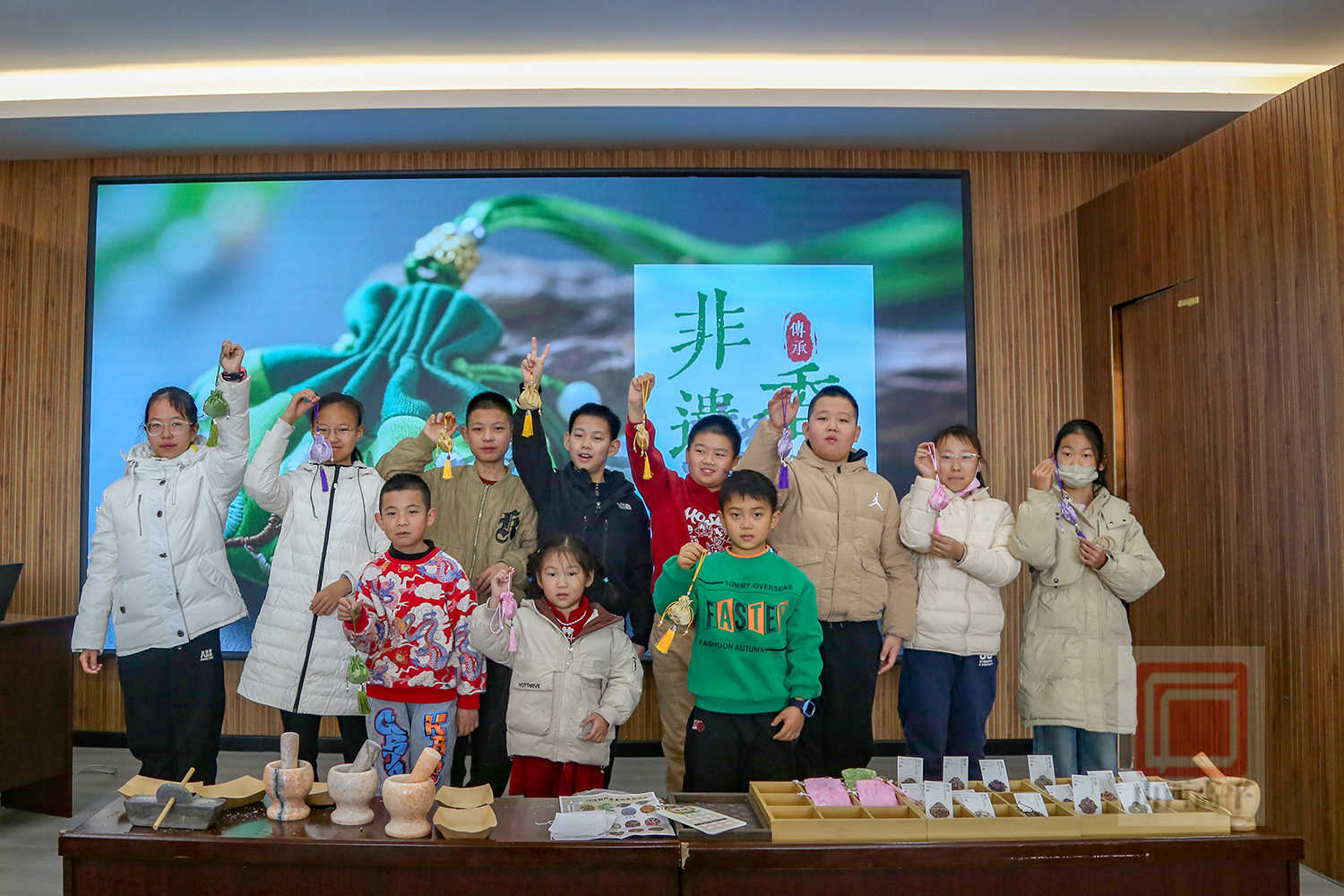  市党群服务中心：巧手制香囊 非遗润童心