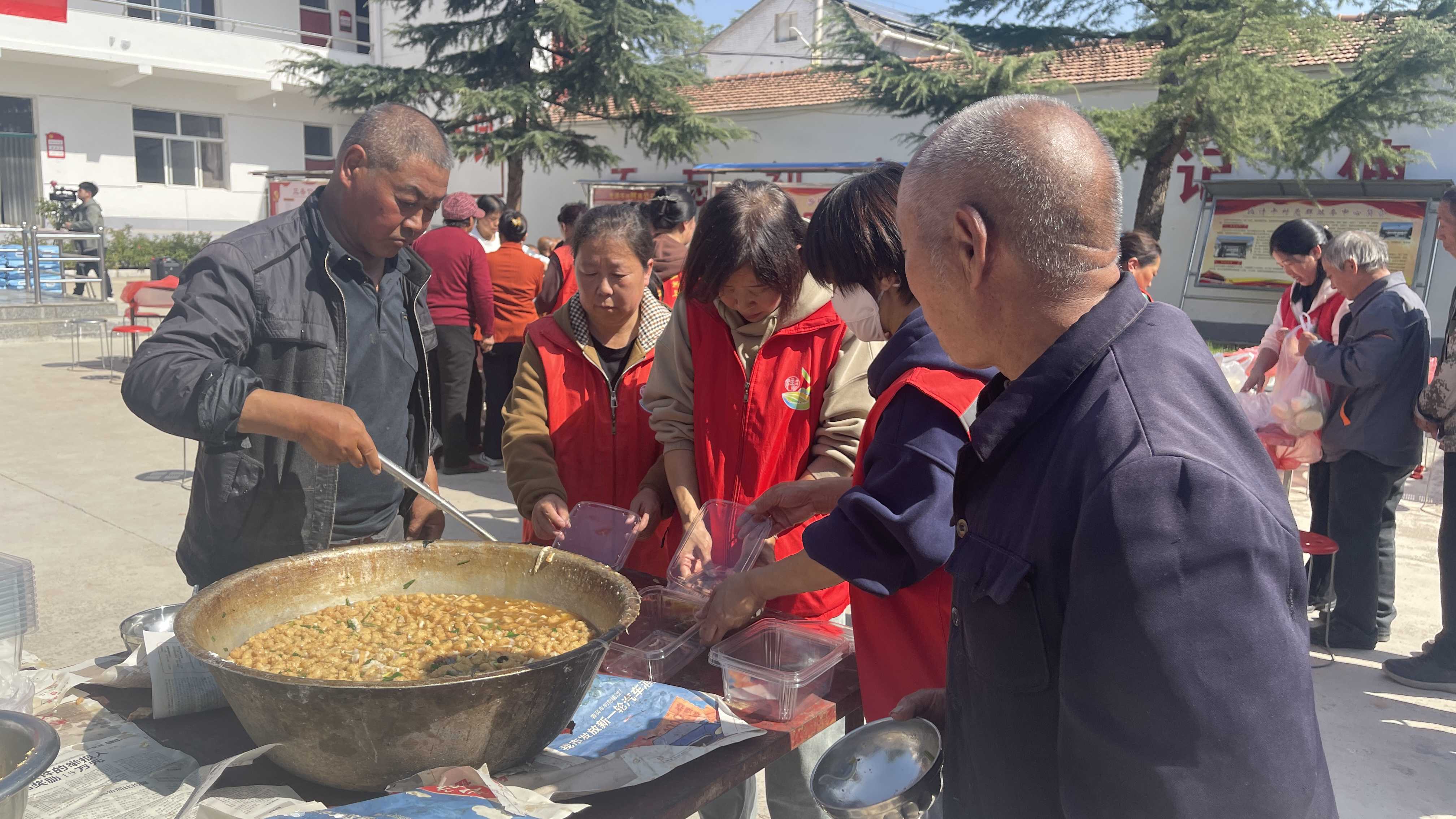 爱在重阳暖心饭 浓浓孝老敬老情——北诗镇北诗午村开展重阳节敬老活动