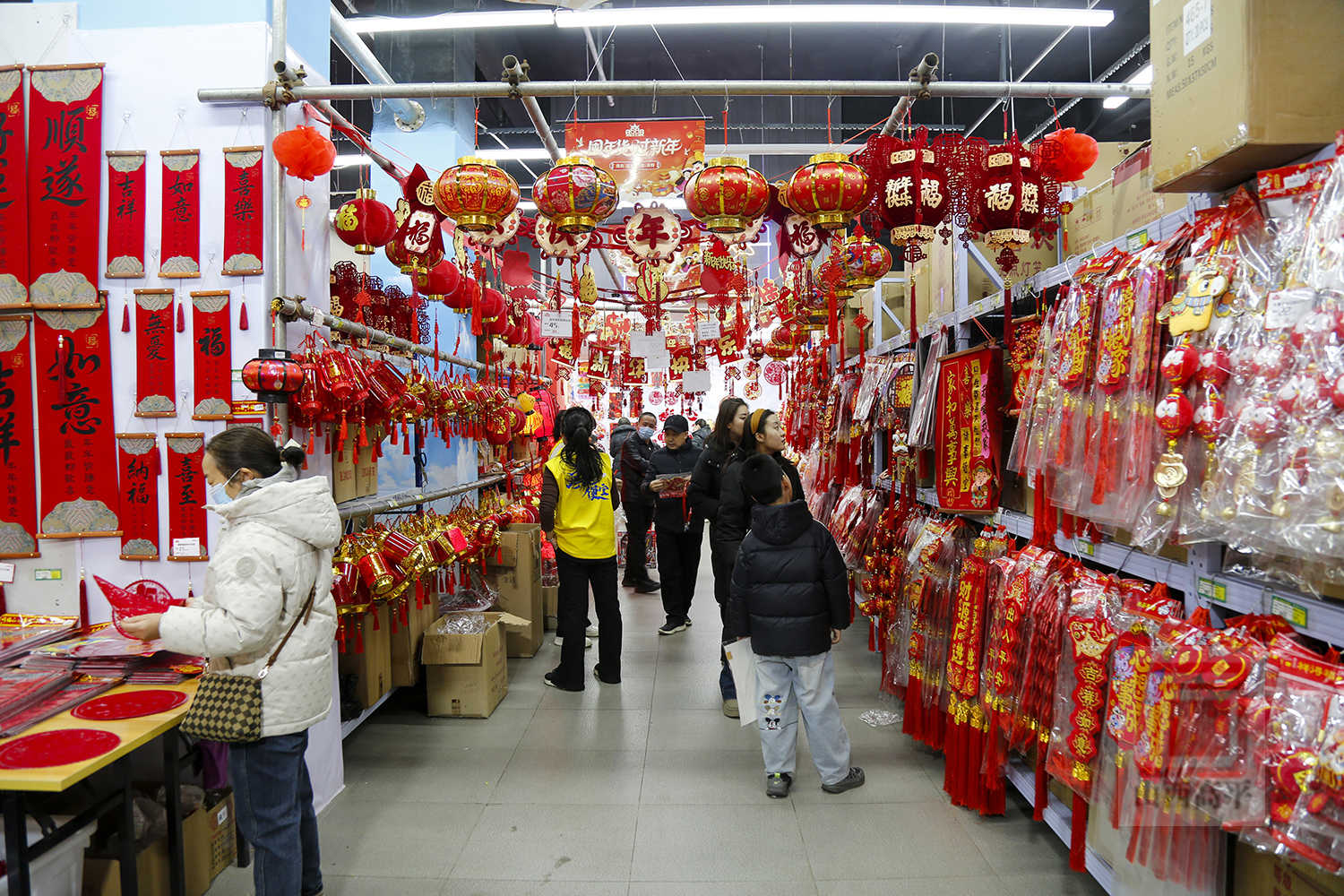 新春走基层丨烟火满街巷 年味入万家