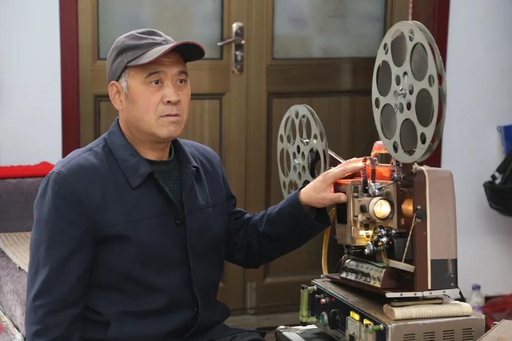 电影放映员郭保昌35年近万场点亮乡村夜生活