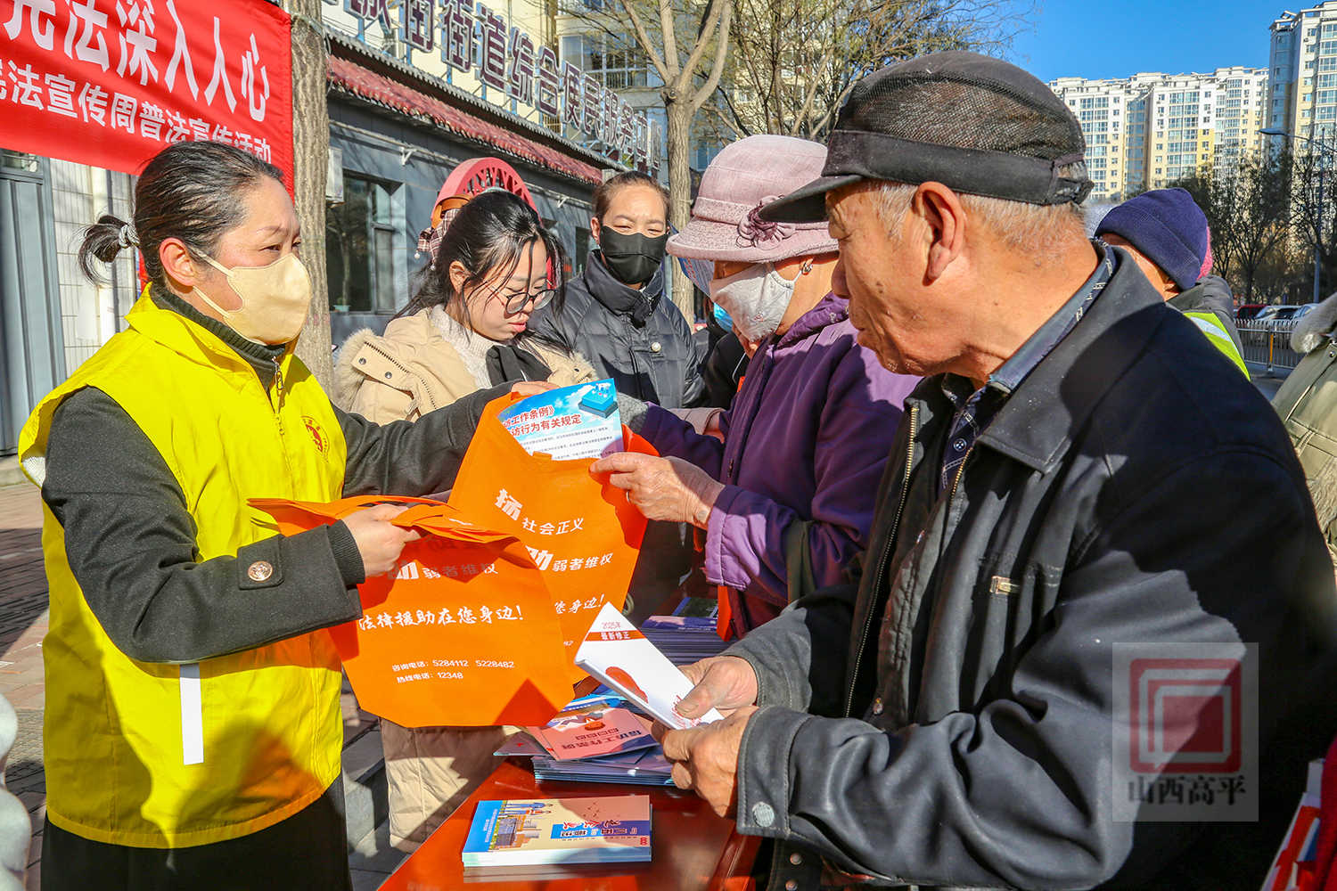 我市开展宪法宣传周普法宣传活动
