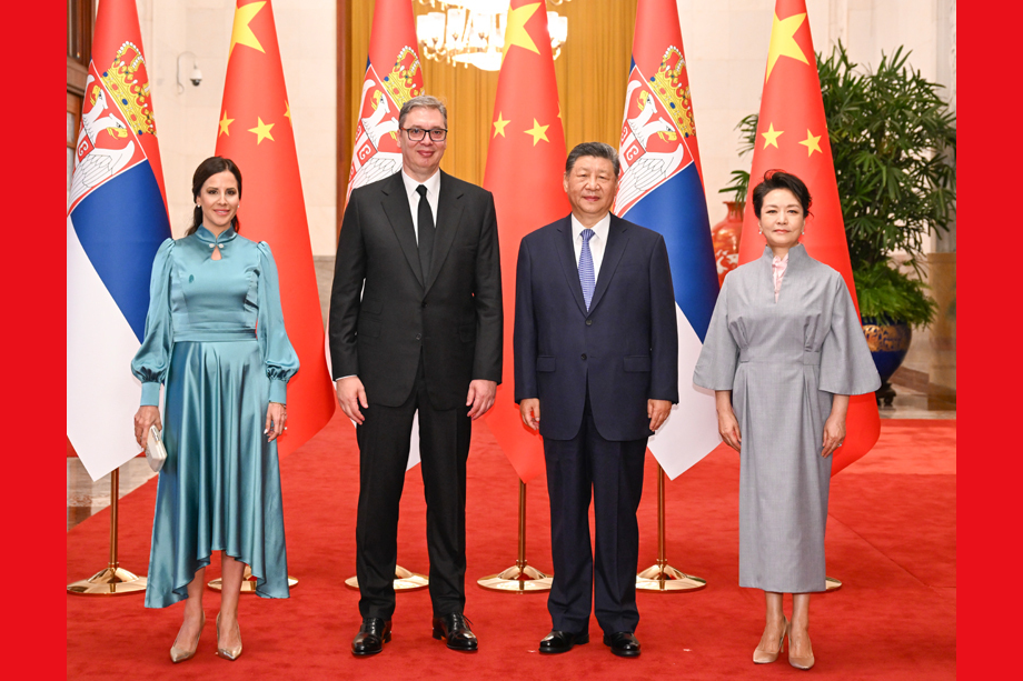 习近平同塞尔维亚总统武契奇会谈