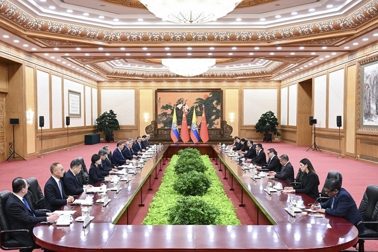 习近平同厄瓜多尔总统诺沃亚会谈