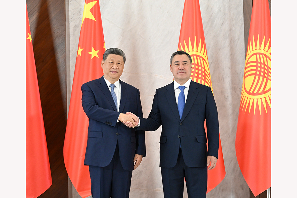 习近平同吉尔吉斯斯坦总统扎帕罗夫会谈