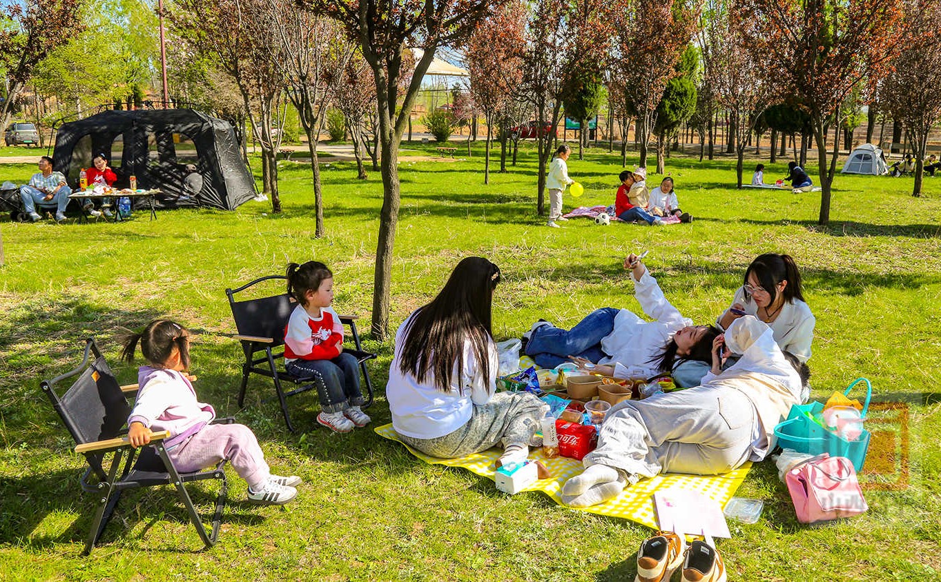 米山湿地公园：生态向好引客来 踏青露营正当时