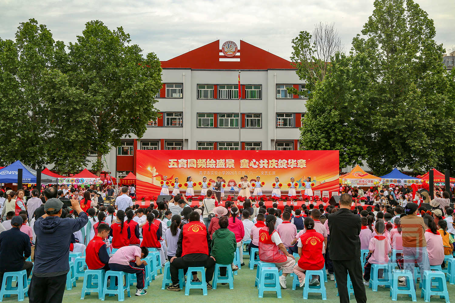 市实验小学举行多彩活动庆“六一”
